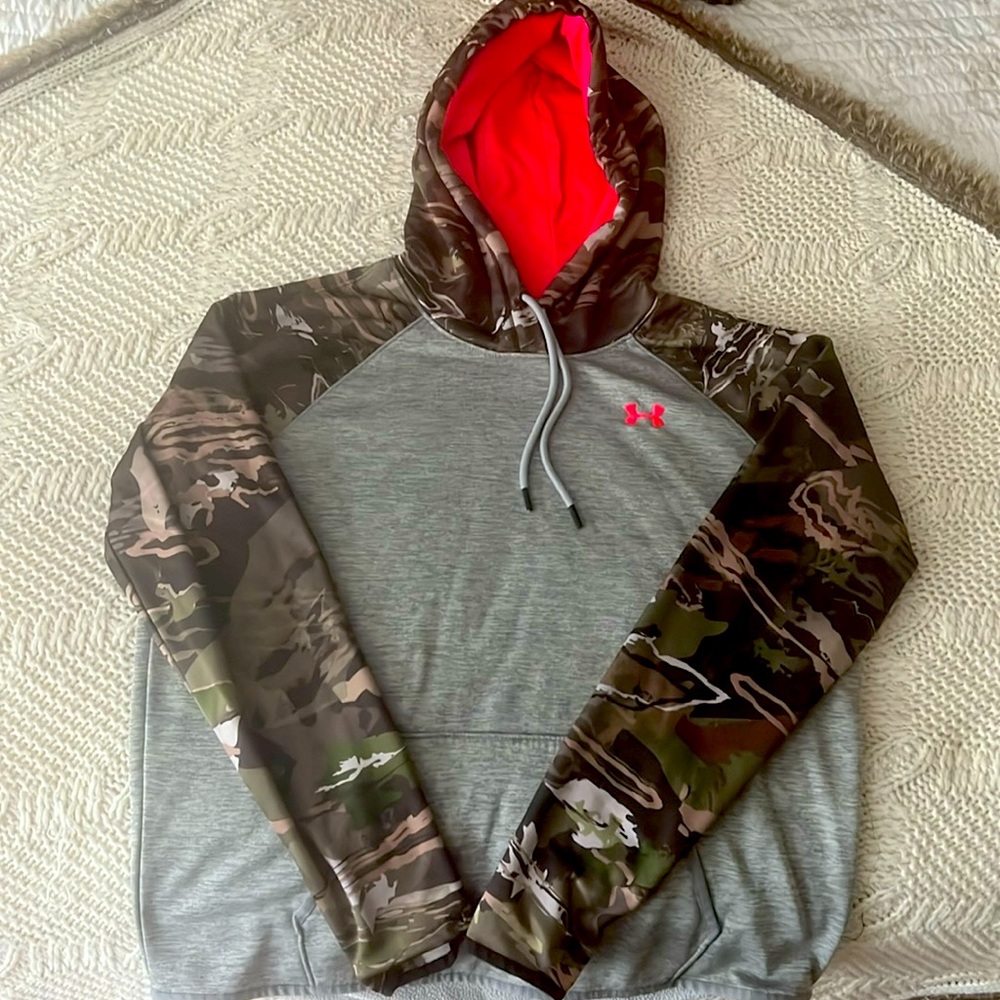 Underarmor sweatshirt L, camo pink.